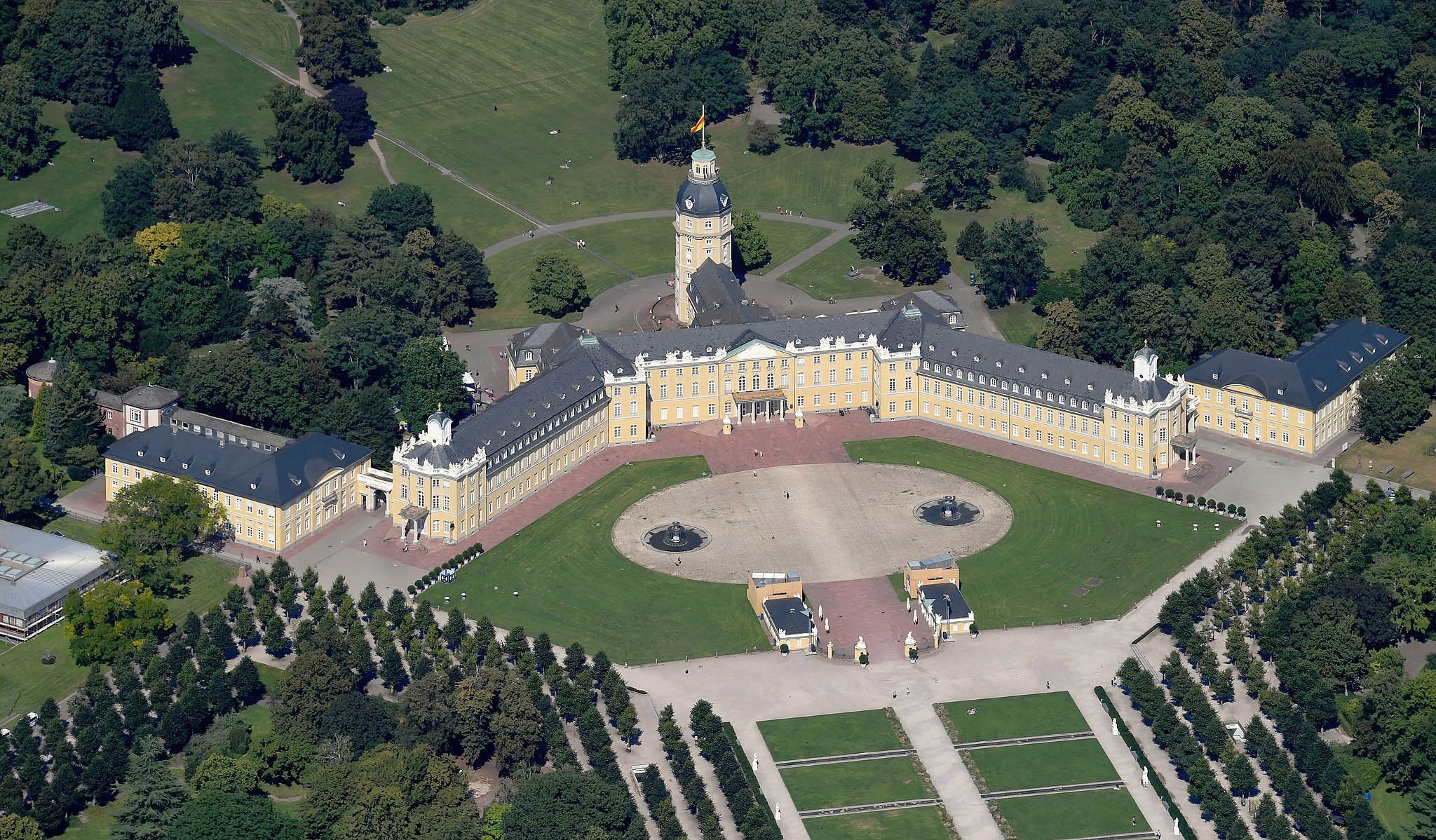 https://commons.wikimedia.org/wiki/File:Aerial_image_of_the_Karlsruhe_Palace_%28view_from_the_southwest%29.jpg